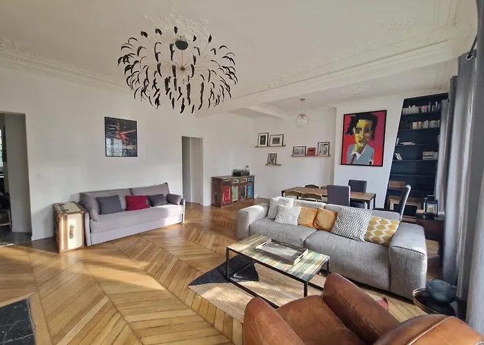 Parisian Nest 15 Min Adidas Arena & Montmartre